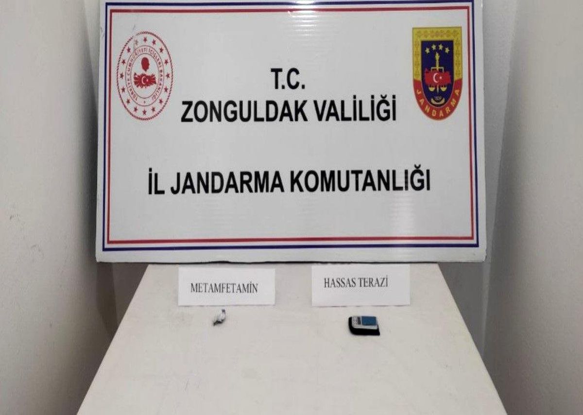 Jandarmanın durdurduğu şüphelilerden uyuşturucu çıktı