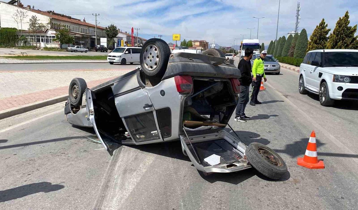 Karaman'da takla atan otomobilin sürücüsü yaralandı