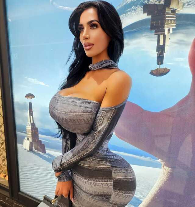 Kim Kardashian'a ikizi kadar benzeyen model kalp krizi geçirerek öldü Kim Kardashian'a ikizi kadar benzeyen model kalp krizi geçirerek öldü
