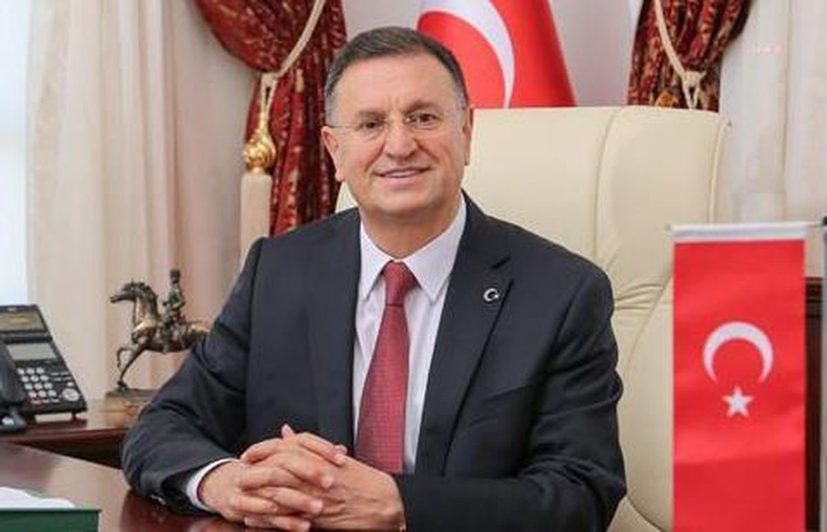 Lütfü Savaş: 'Hatay'ın Bütün Dinamiklerinin Bir Araya Gelerek Hatay'ı Eskisinden Daha Güçlü Bir Şekilde Ayağa Kaldırması Gerekiyor'