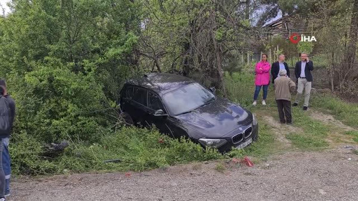 Park halindeki otomobile çarpan araç takla attı