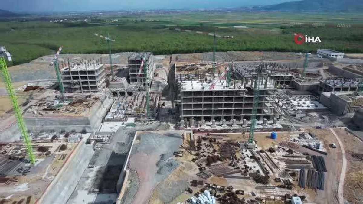 Sakarya Şehir Hastanesi yükseliyor: Projede fiziki gerçekleşme oranı yüzde 40'a ulaştı