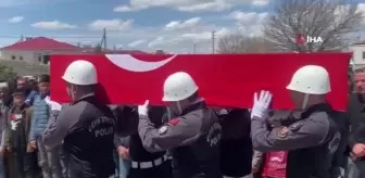 Trafik kazasında hayatını kaybeden polis memuru toprağa verildi