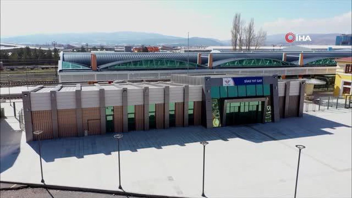 Ulaştırma ve Altyapı Bakanı Adil Karaismailoğlu, 'Bakü'ye kadar hızlı trenle gideceğiz'