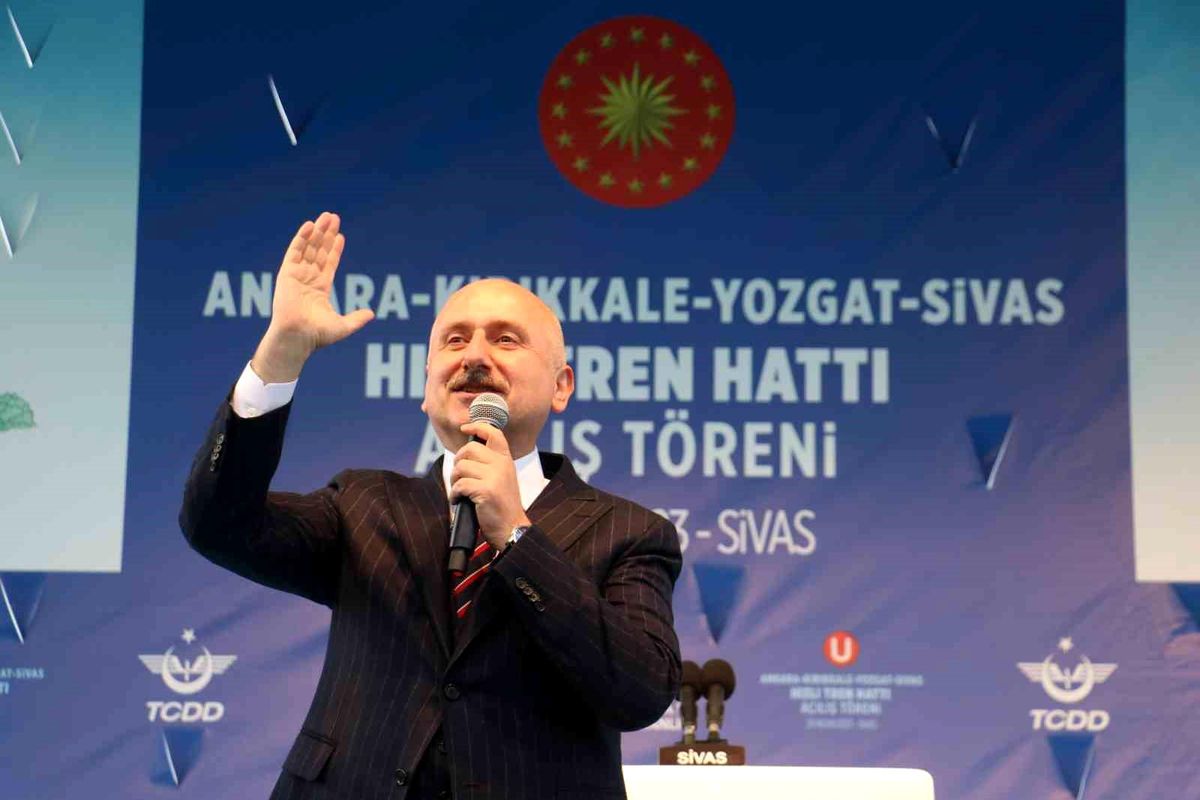Ulaştırma ve Altyapı Bakanı Karaismailoğlu: 'Bakü'ye kadar hızlı trenle gideceğiz'
