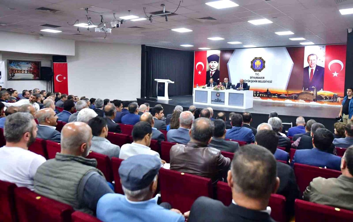Vali Su, Sur ilçesi muhtarlarıyla bir araya geldi