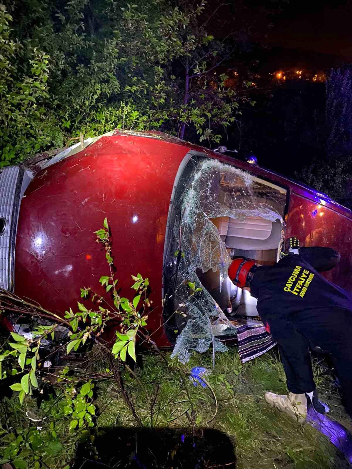 Araç şarampole uçtu: 5 kişi yaralandı