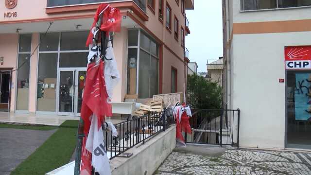 Ataşehir'deki CHP Seçim İrtibat Bürosu'na saldırıya ilişkin 6 şüpheli yakalandı