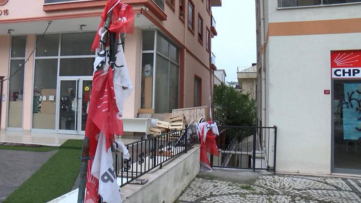 Ataşehir'deki CHP Seçim İrtibat Bürosu'na saldırıya ilişkin 6 şüpheli yakalandı