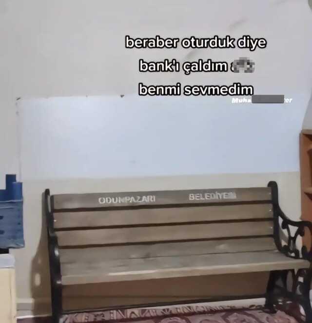 Ayrıldığı sevgilisiyle son kez oturduğu bankı çaldı