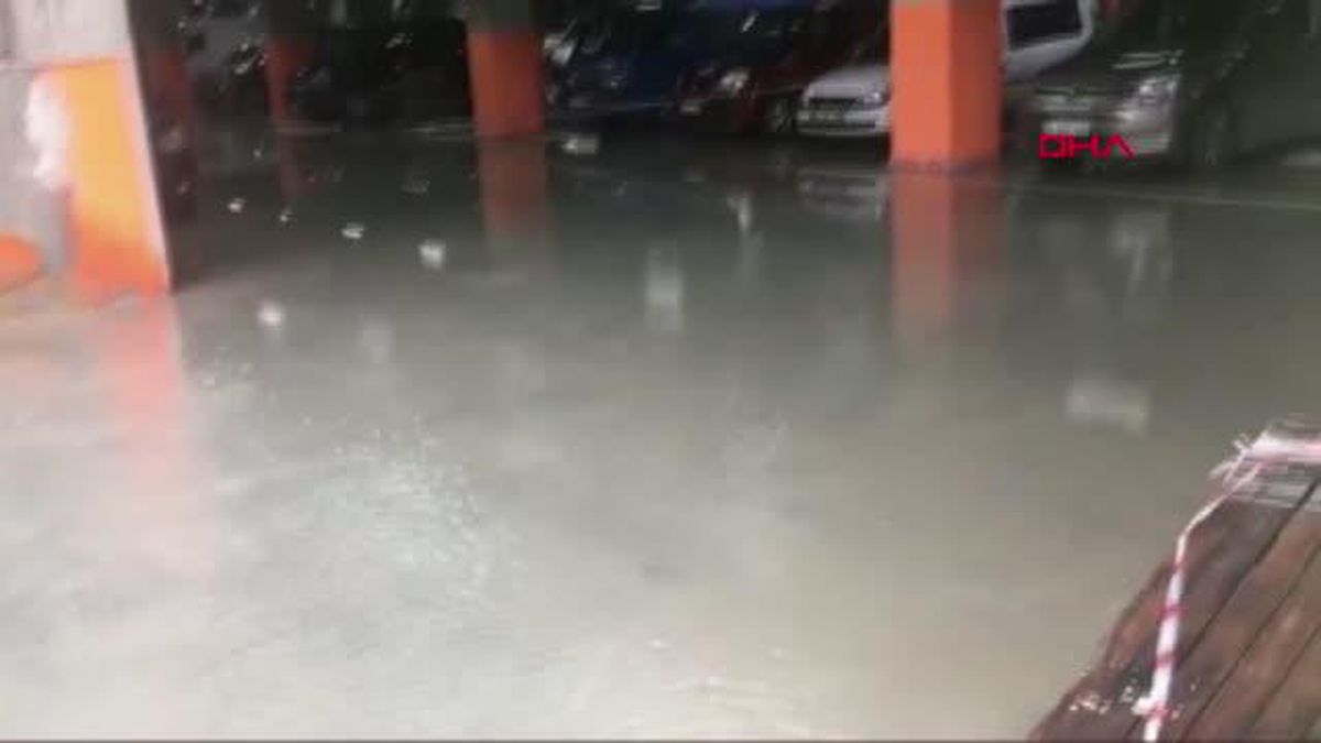 BAKIRKÖY'DE YENİ SOSYETE PAZARI OTOPARKI SULAR ALTINDA KALDI