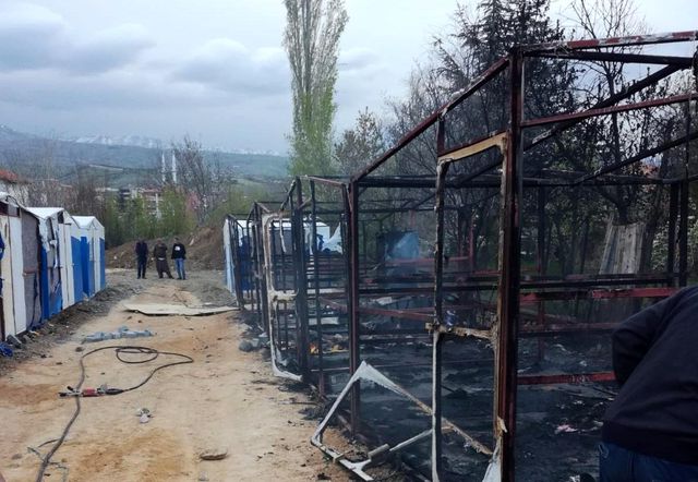 Çadır kentteki yangında 2 aylık bebek hayatını kaybetti