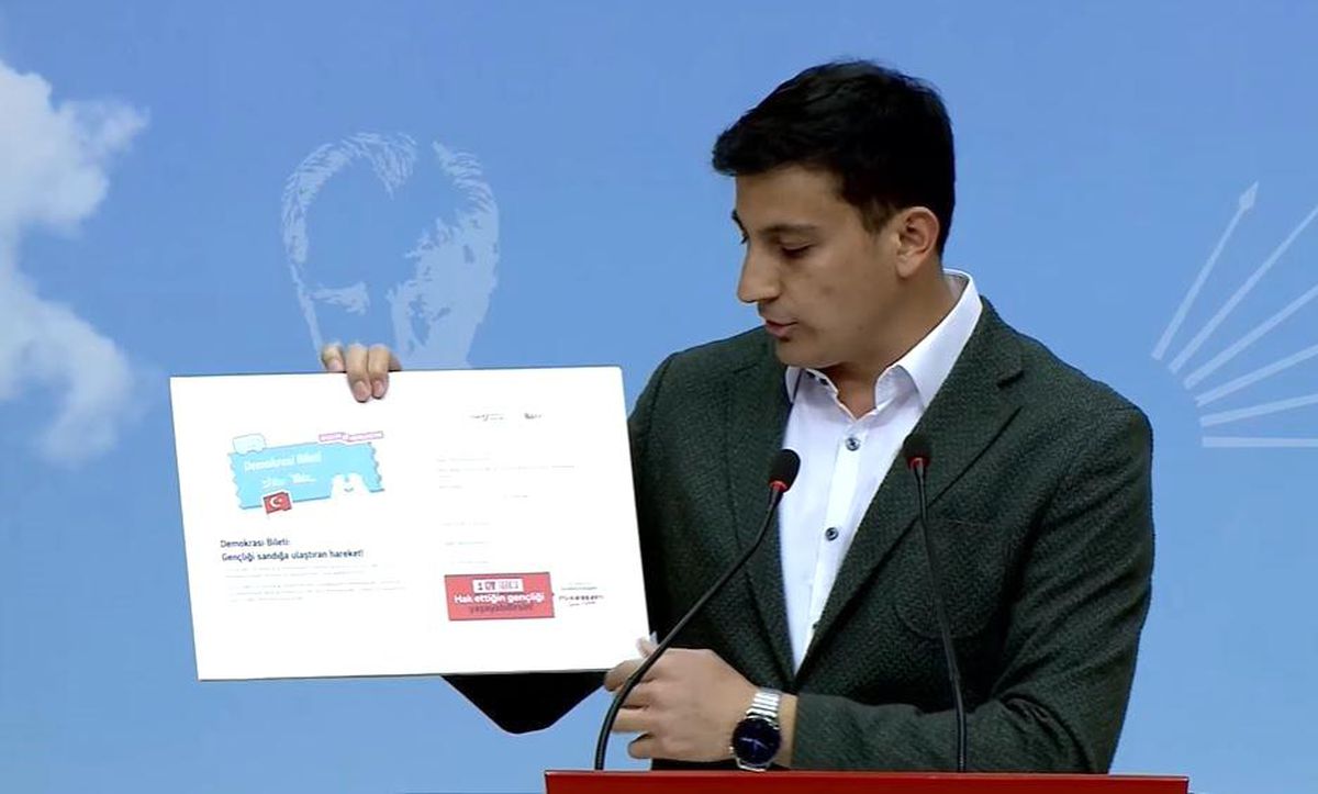CHP'den üniversite öğrencileri için 'Demokrasi Bileti' kampanyası