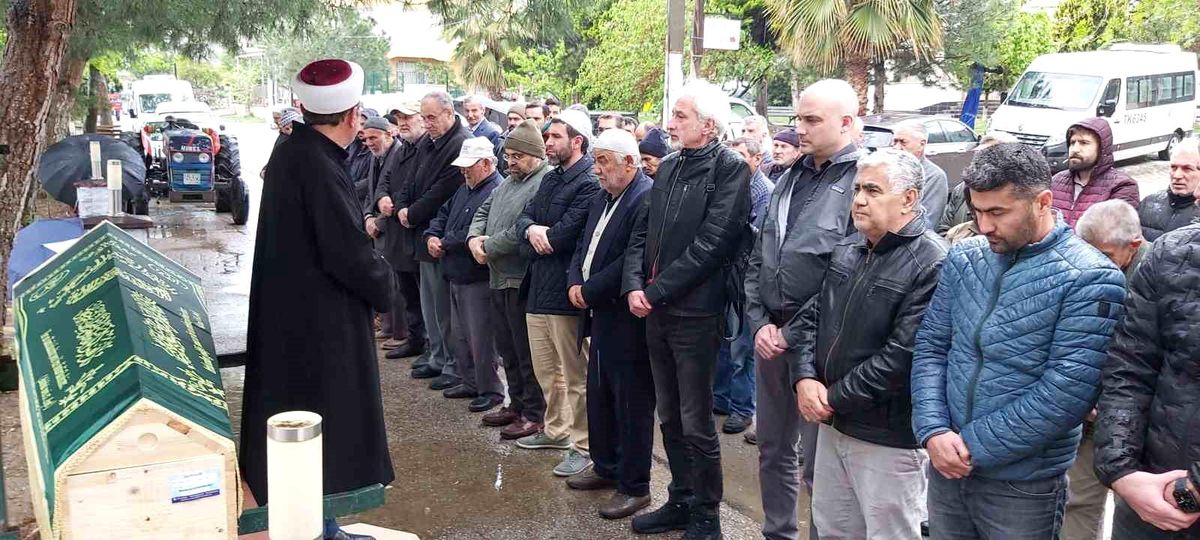 Dünyaca ünlü İznikli ressam gözyaşlarıyla son yolculuğuna uğurlandı