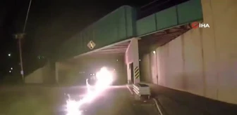 Dur ihtarına uymayan sürücüyü yanan araçtan polisler kurtardı