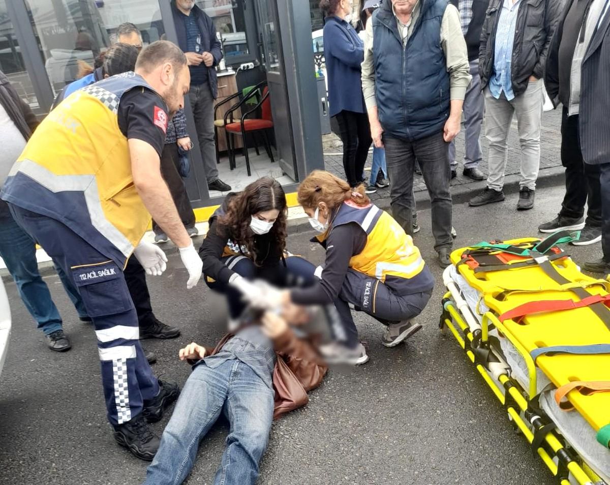 Edremit'te minibüsün altında kalan dalgın adamın kaza anı kamerada