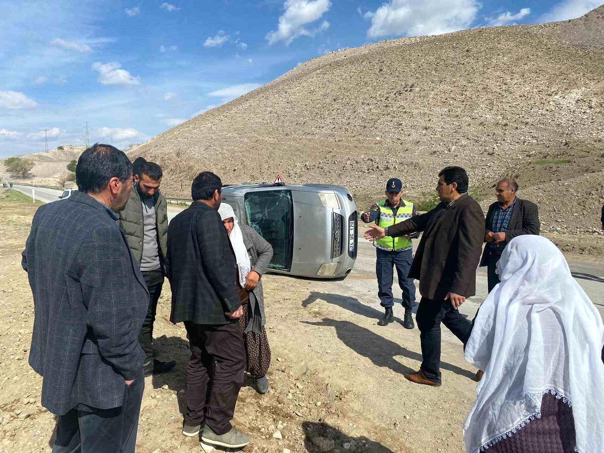 Erzincan'da trafik kazası: 2 yaralı