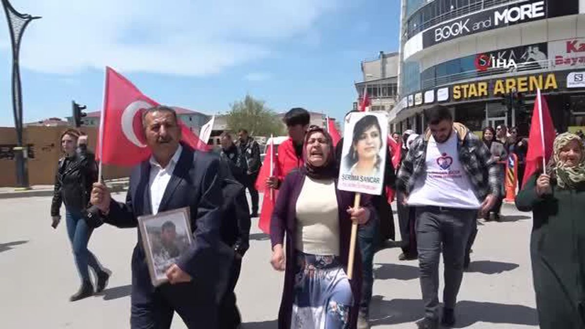 Evlat nöbetindeki annelerden çağrı: 'Biz evladımızı istiyoruz onlar ise oy istiyorlar, utanmıyorlar mı?'