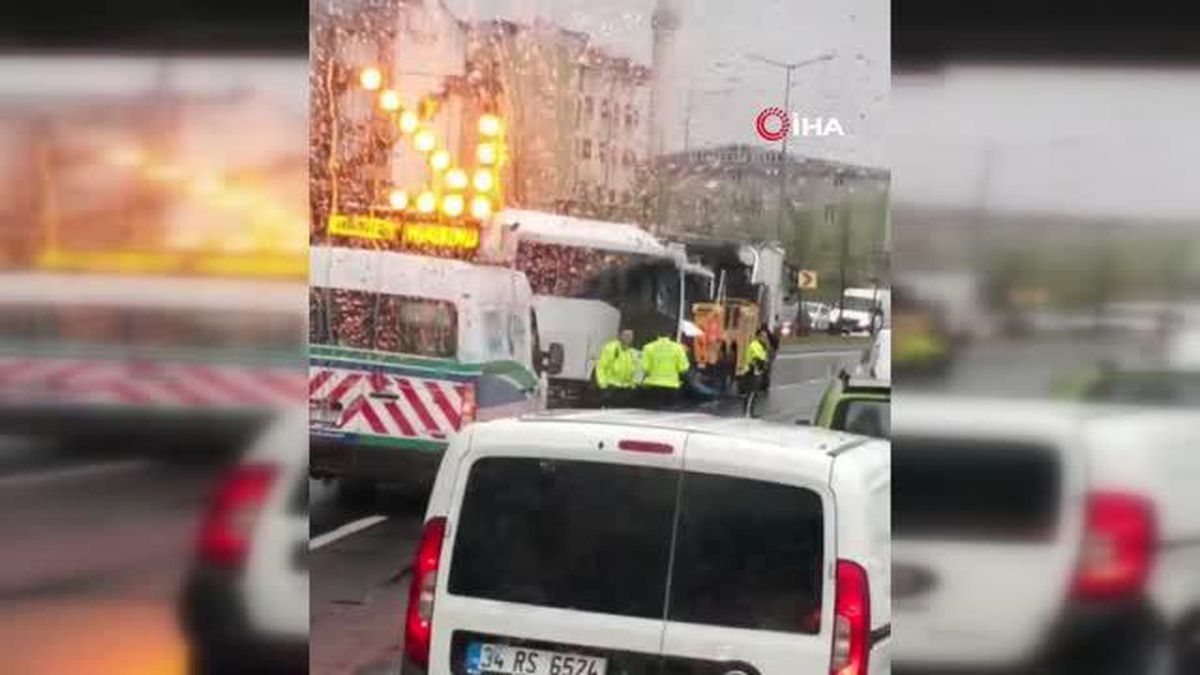 Hastane servisi kazaya karıştı: 13 güvenlik personeli yaralandı