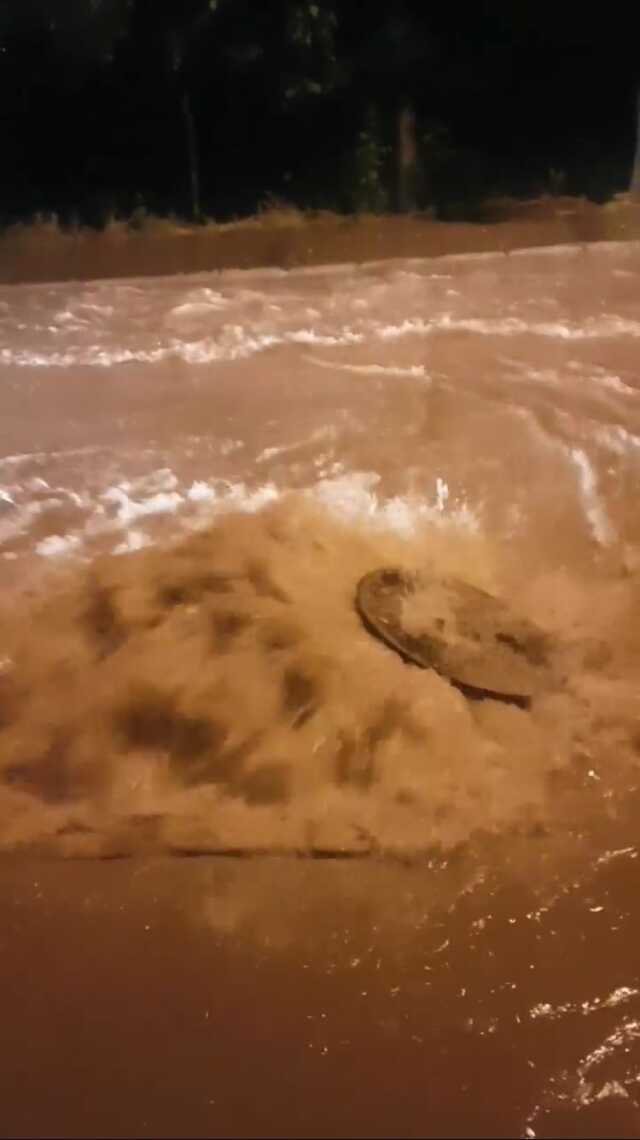 İzmir'de akşam saatlerinde ürküten siren sesleri: Rögarlar taştı, site yönetimi siren çaldı