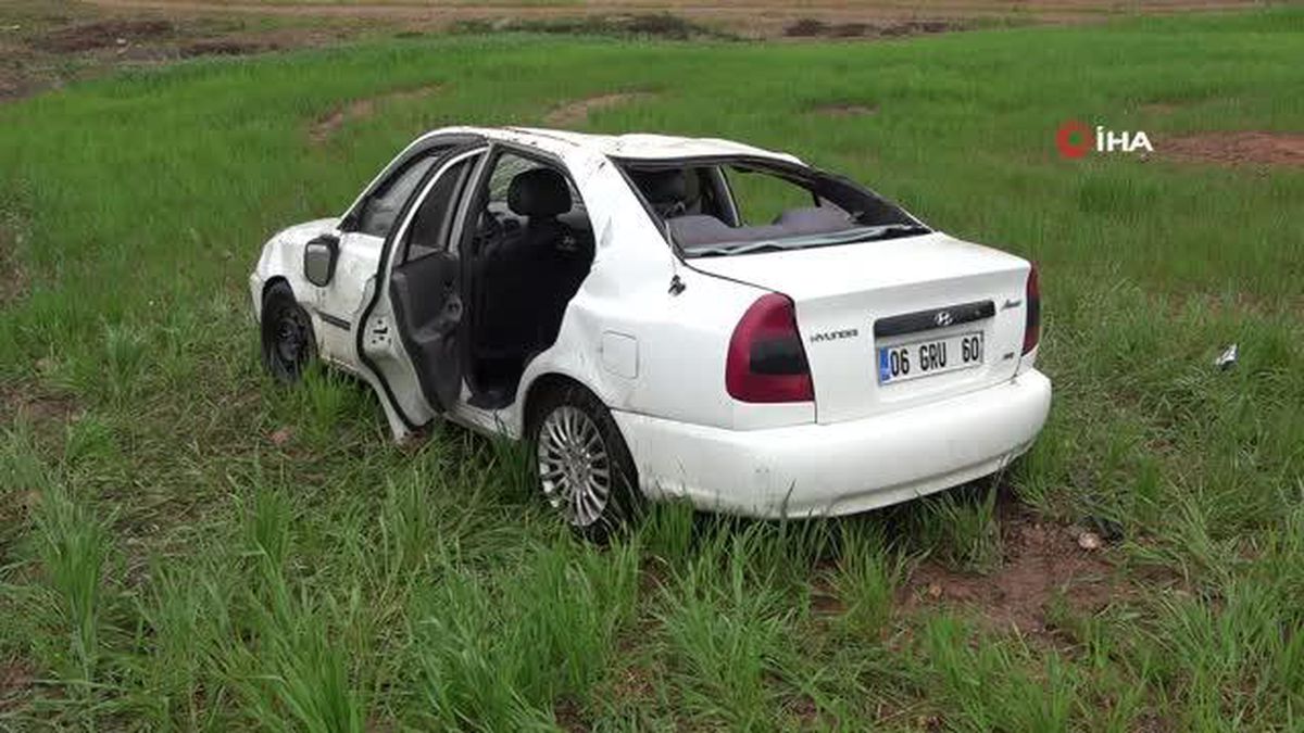 Kayganlaşan yolda kontrolden çıkan otomobil takla attı: 4 yaralı