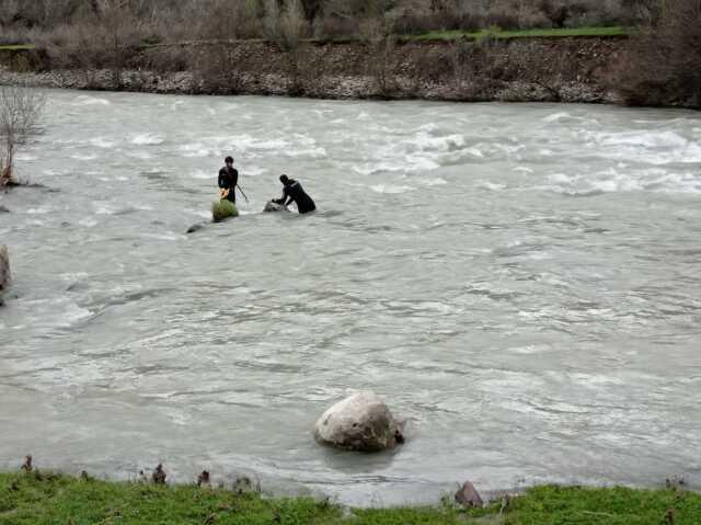 KAYIP 3 KİŞİ ARANIRKEN SUDAN BAŞKA ARAÇ ÇIKTI