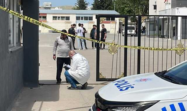 Lise öğrencisi pompalı tüfekle okulu basıp rastgele ateş etti: 1 ölü, 3 yaralı