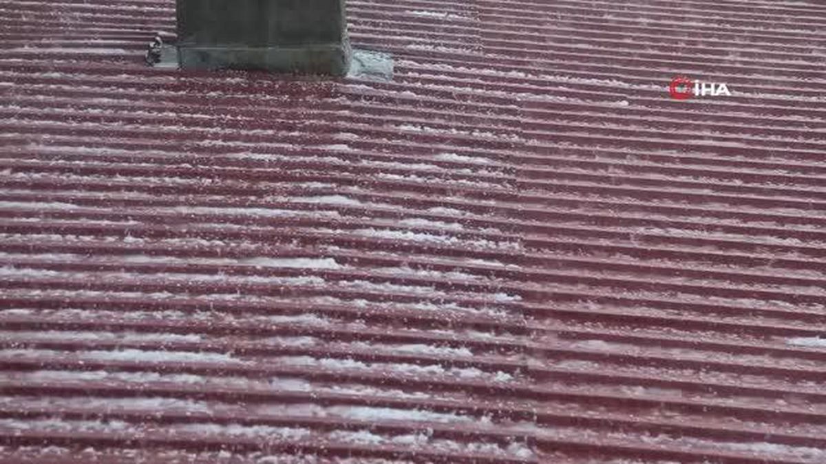 Meteorolojinin 'sarı' kodla uyardığı Kastamonu'da dolu ve sağanak yağış etkili oldu