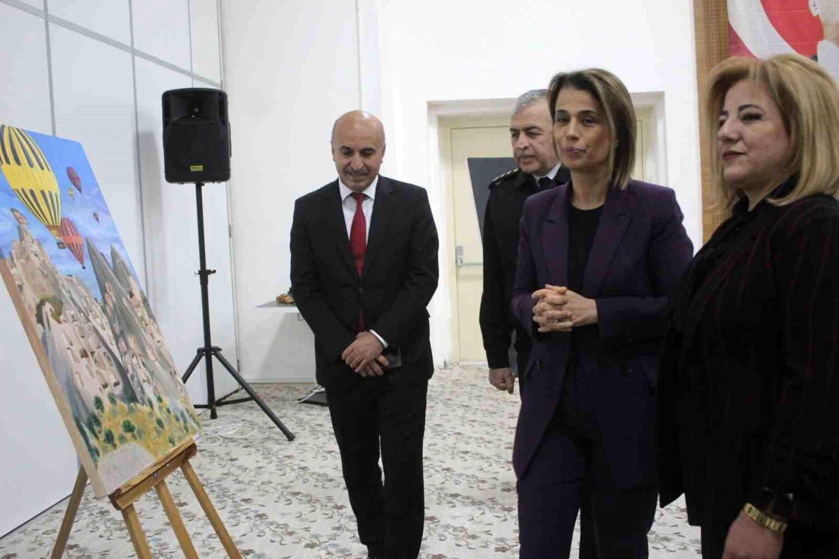 Nevşehir'de 'Bir el de sen uzat' konulu resim sergisi açıldı