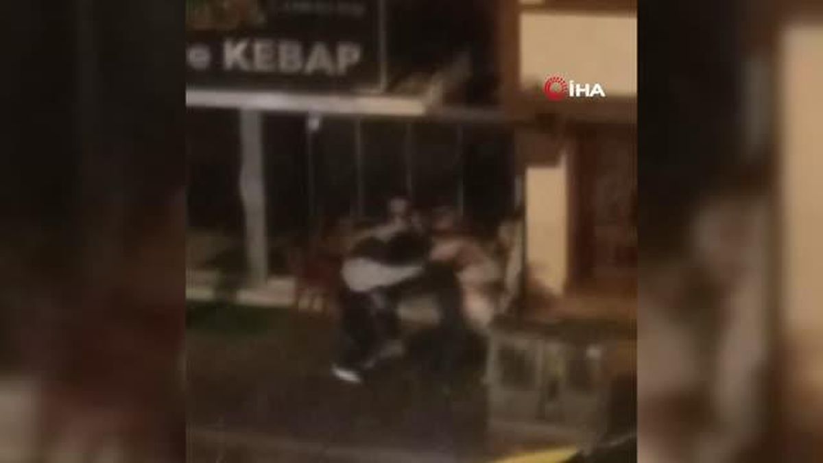 Saçlarından tutup taksiye zorla bindirdi: 3 genç kızı böyle darp ettiler