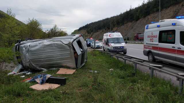 Samsun'da minibüs takla attı: 4 yaralı