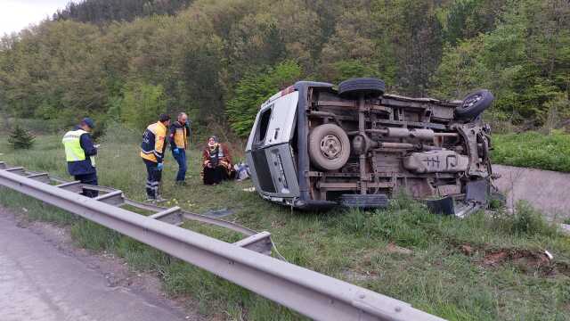 Samsun'da minibüs takla attı: 4 yaralı