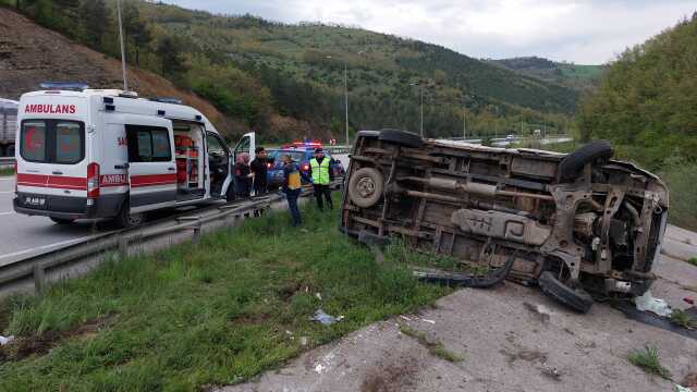 Samsun'da minibüs takla attı: 4 yaralı