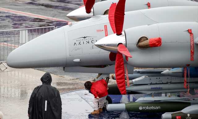 Vatandaşlar yağışa rağmen TEKNOFEST 2023'e akın etti