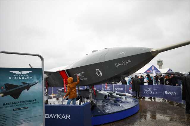 Vatandaşlar yağışa rağmen TEKNOFEST 2023'e akın etti