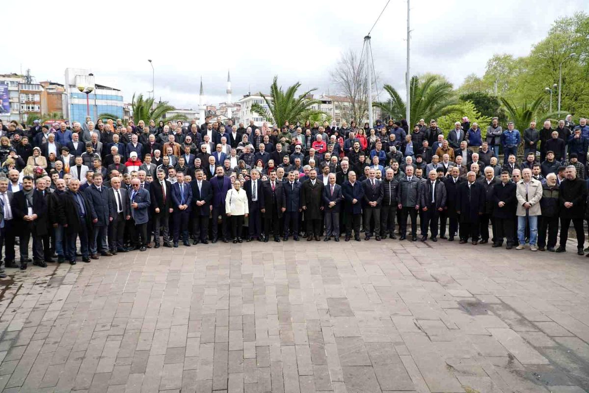 670 kişiyle 67 bin el sıkmak için sahaya indiler