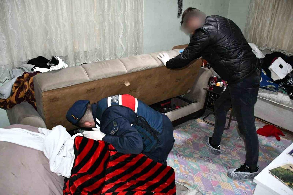 Akhisar'da kökünü kurutma operasyonu: 25 gözaltı