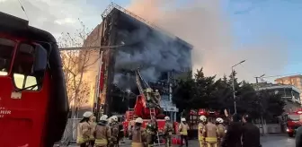 Akit Medya Grubu'nun da bulunduğu binadaki yangını söndürme çalışmaları 15. saatinde devam ediyor