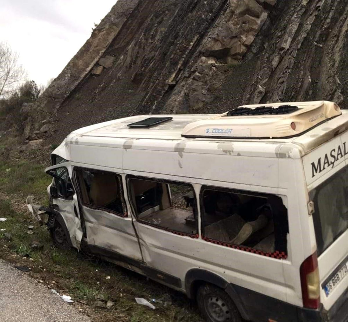 Ankara'da işçi servisi otomobille çarpıştı: 3 ölü, 20 yaralı
