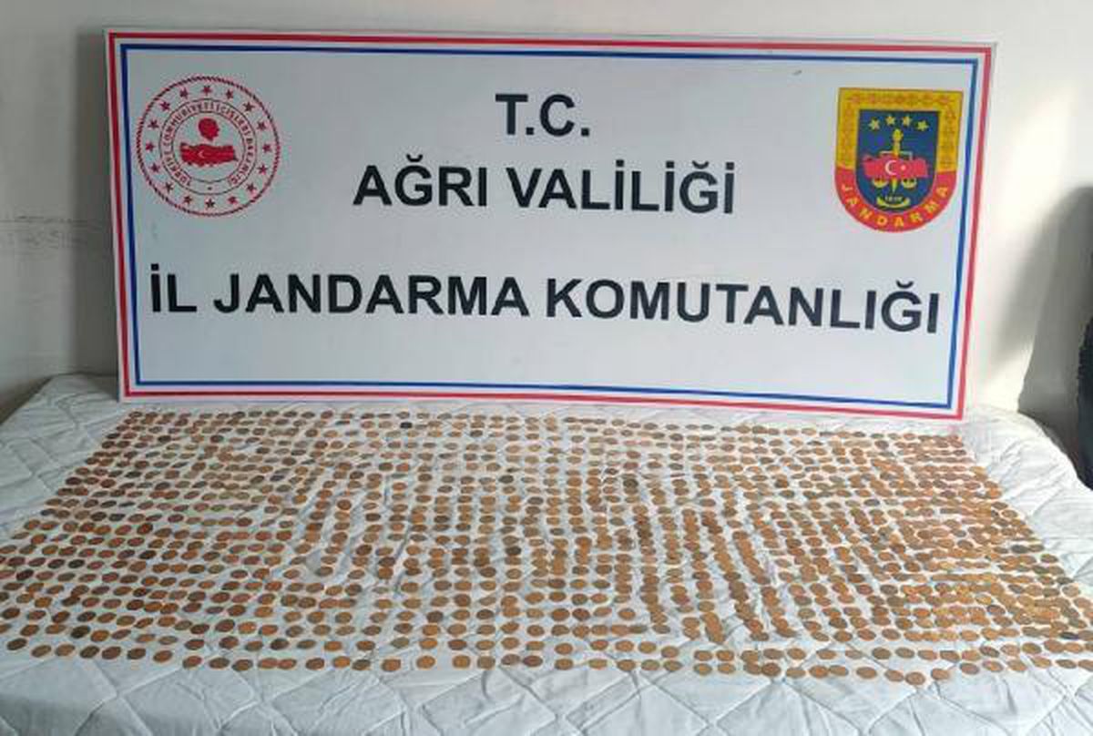 Doğubayazıt'ta Osmanlı dönemine ait 1245 altın sikke bulundu
