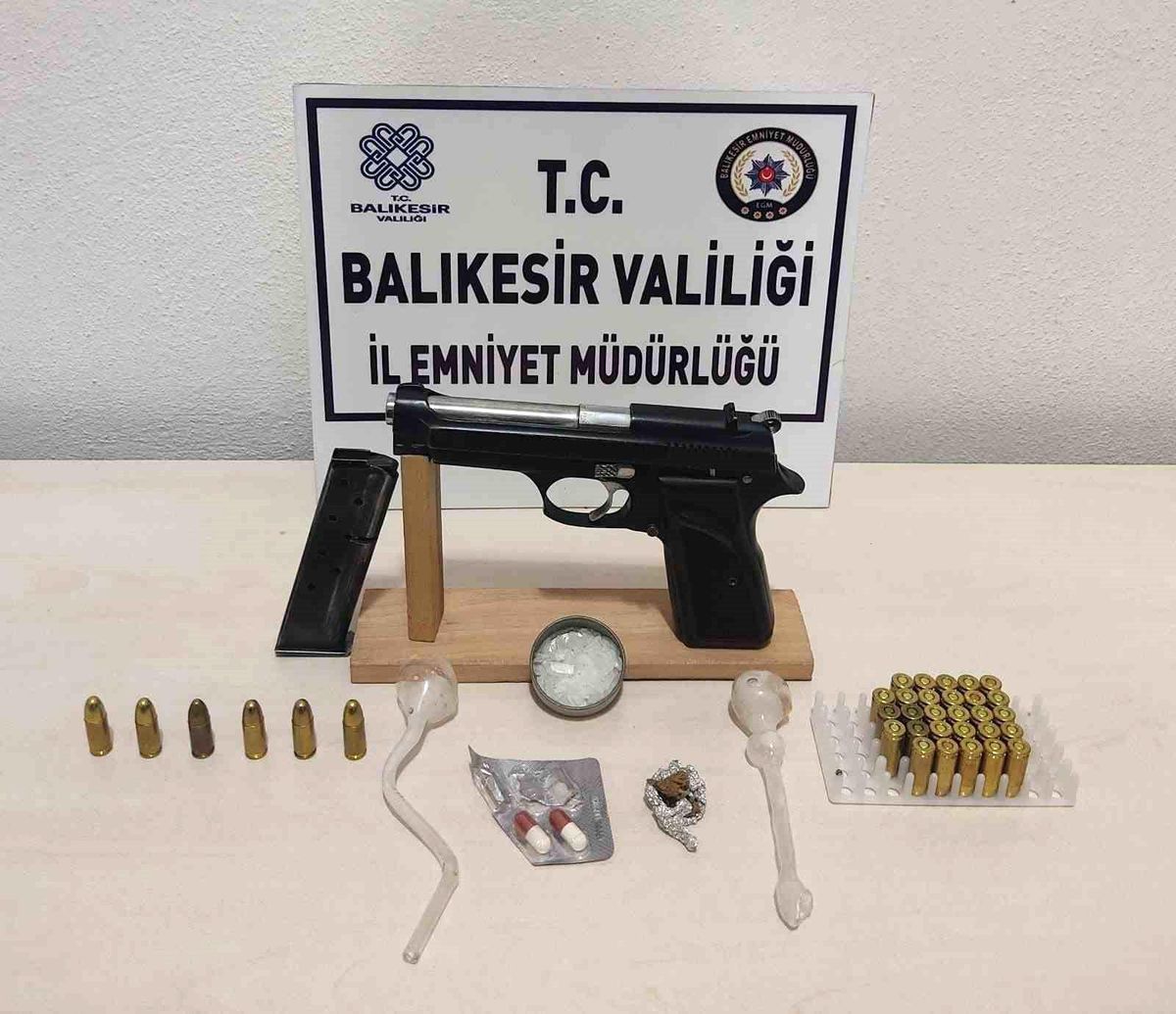 Balıkesir'de 22 aranan şahıstan 10'u tutuklandı