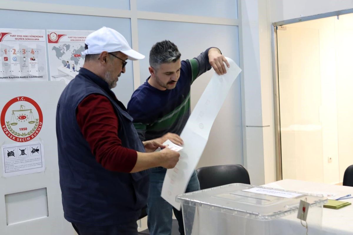 Çardak Havalimanı'nda oy kullanma işlemi başladı