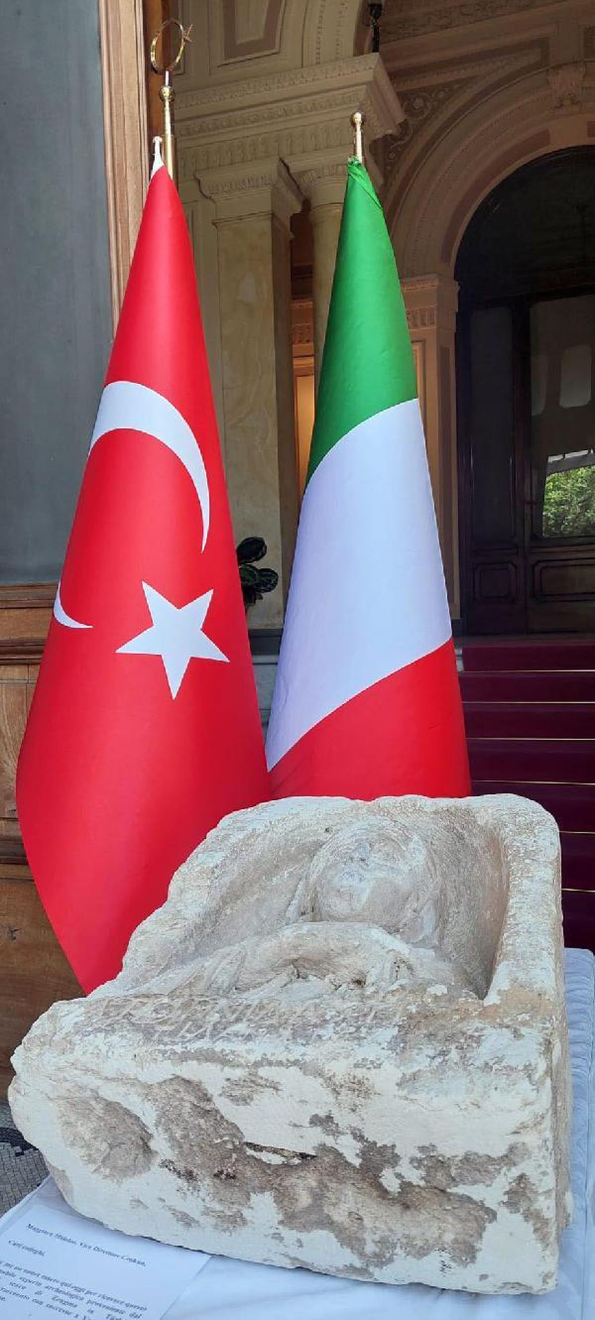 Gaziantep'ten kaçırılan mezar taşı, ana vatanına dönüyor (2)