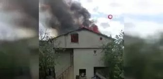 İki katlı binanın çatısı alev alev yandı: 30 bin TL'lik birikimi kül oldu