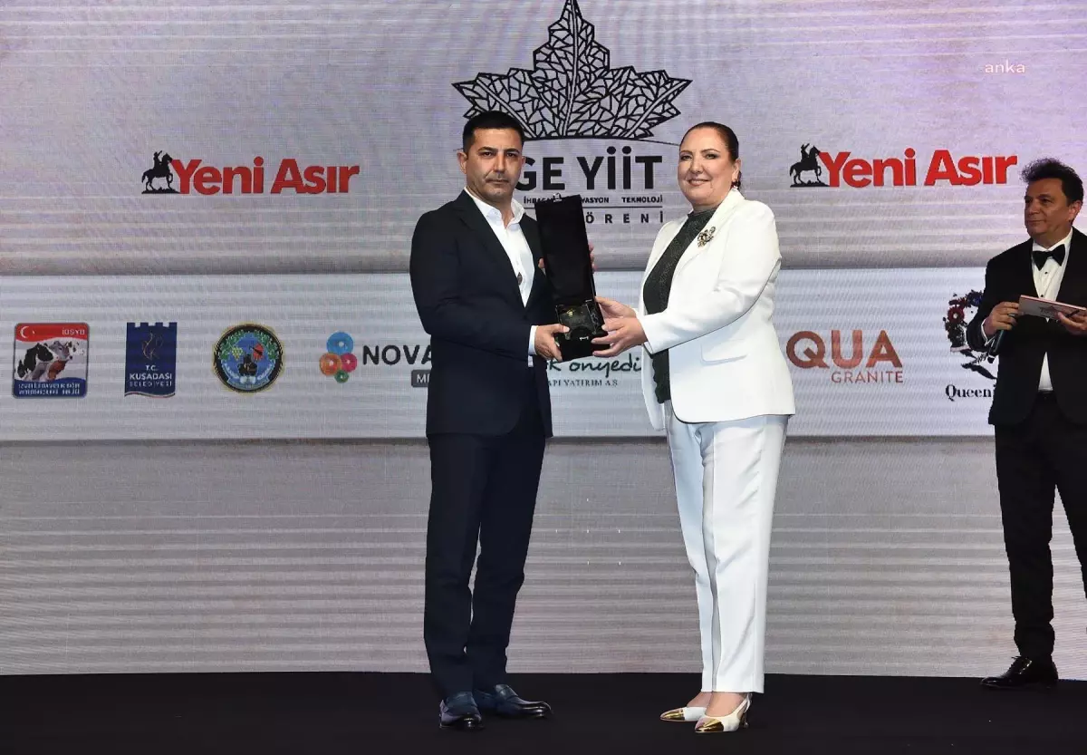 Kuşadası Belediyesi, EGE YİİT Ödülleri'nde turizm sektörü yatırım ödülünün sahibi oldu
