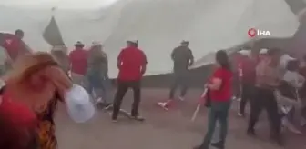 Meksika'da şiddetli rüzgara kapılan tente uçtu: 1 ölü, 26 yaralı
