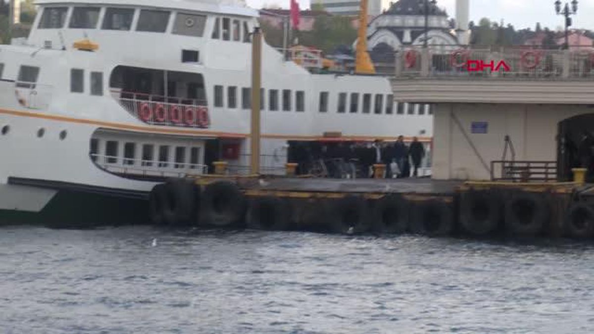 ŞEHİR HATLARINDA DÜDÜK ÇALMA EYLEMİ