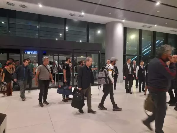 Sudan'da bulunan 170 Türk, askeri kargo uçağı ile İstanbul'a getirildi Sudan'da bulunan 170 Türk, askeri kargo uçağı ile İstanbul'a getirildi