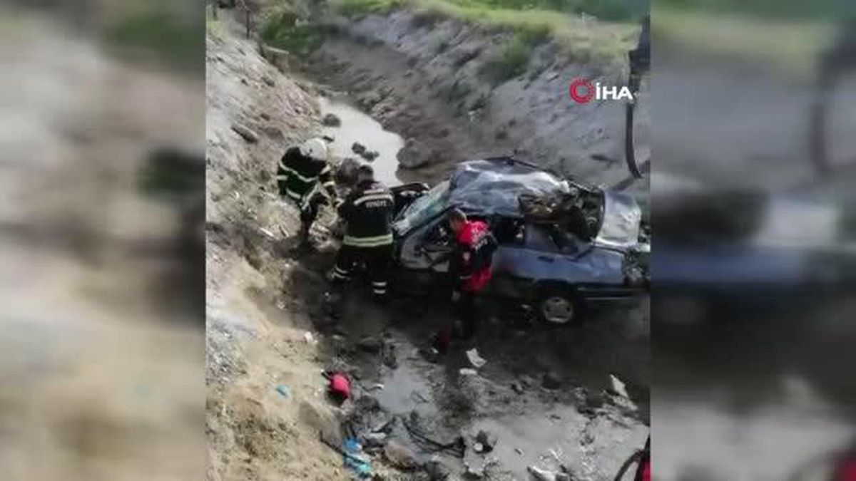 Sulama kanalına düşen otomobildeki anne oğul hayatını kaybetti