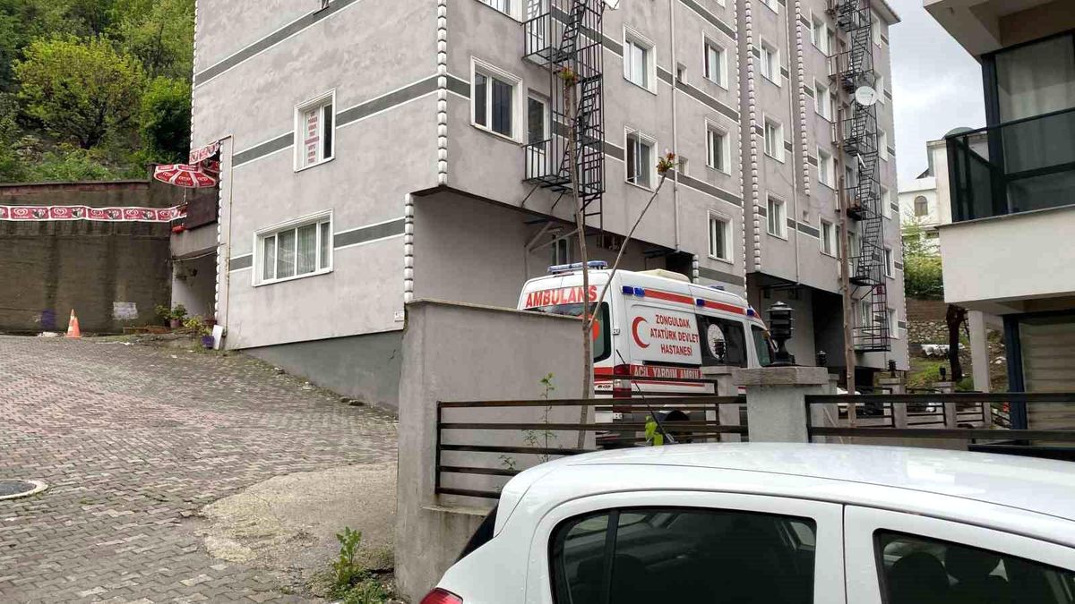 Tartıştığı adamı ayağından vurdu